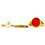 A CORNELIAN SET 9CT GOLD SIGNET RING, A CULTURED PEARL AND 9CT GOLD RING AND A GEM SET 9CT GOLD