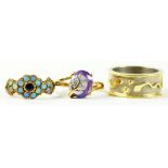 A VICTORIAN SAPPHIRE AND OPAL CLUSTER RING IN GOLD, A GEM SET 9CT GOLD RING AND A BIMETAL BAND RING