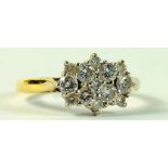 A DIAMOND THIRTEEN STONE RING IN 18CT GOLD, 3.9G