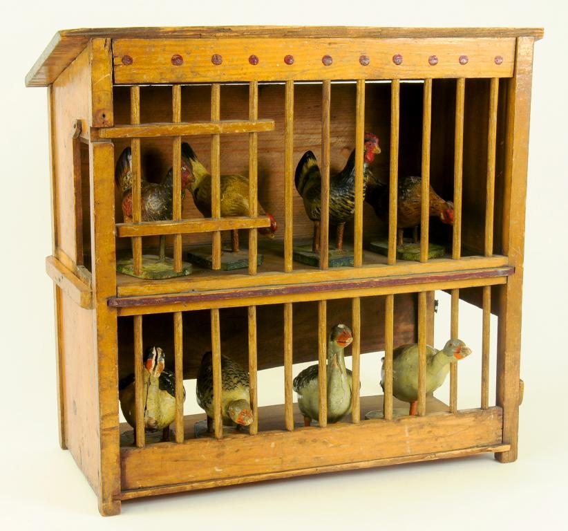 A PAINTED WOOD HEN COOP, CONTAINING EIGHT PAINTED PAPIER MACHE BIRDS ON WOOD BASE, EARLY 20TH