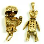A 9CT GOLD TEDDY BEAR CHARM, FULLY ARTICULATED AND A 9CT GOLD BOXING GLOVE CHARM, 18.5G