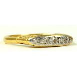 A DIAMOND FIVE STONE RING IN GOLD, MARKED 18CT PLAT, 3.8G