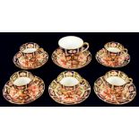 A SET OF FIVE ROYAL CROWN DERBY WITCHES PATTERN COFFEE CUPS AND SIX SAUCERS AND A BREAKFAST CUP