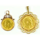 GOLD COINS. SOVEREIGN 1908 AND HALF SOVEREIGN 1912, BOTH MOUNTED IN GOLD PENDANTS, 15.1G