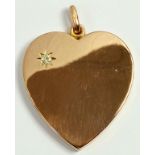 A DIAMOND SET GOLD HEART SHAPED LOCKET, 34.4G