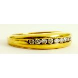 A DIAMOND RING IN GOLD, MARKED 18K, 4.3G