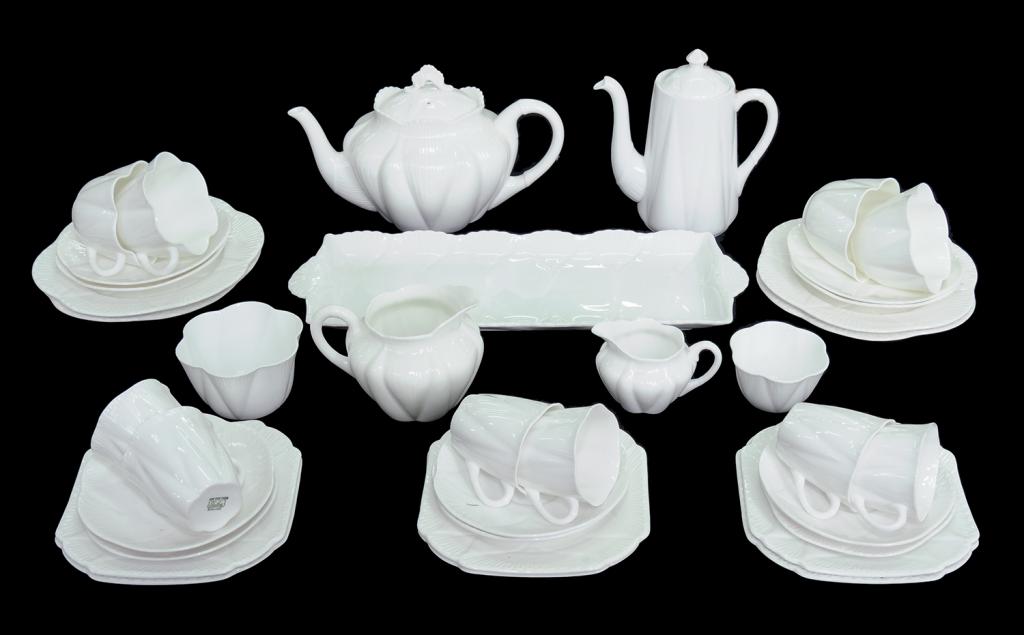 A SHELLEY GLAZED PORCELAIN TEA AND COFFEE SERVICE AND AN OBLONG TRAY