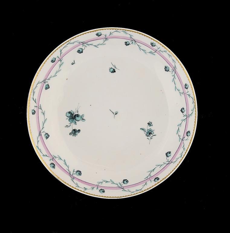 A DERBY SAUCER DISH, C1778-81 20cm diam, incised N, crown over D in blue ++ In good condition