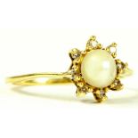 A CULTURED PEARL AND DIAMOND STAR SHAPED CLUSTER RING IN GOLD, MARKED 14KT, 2.4G