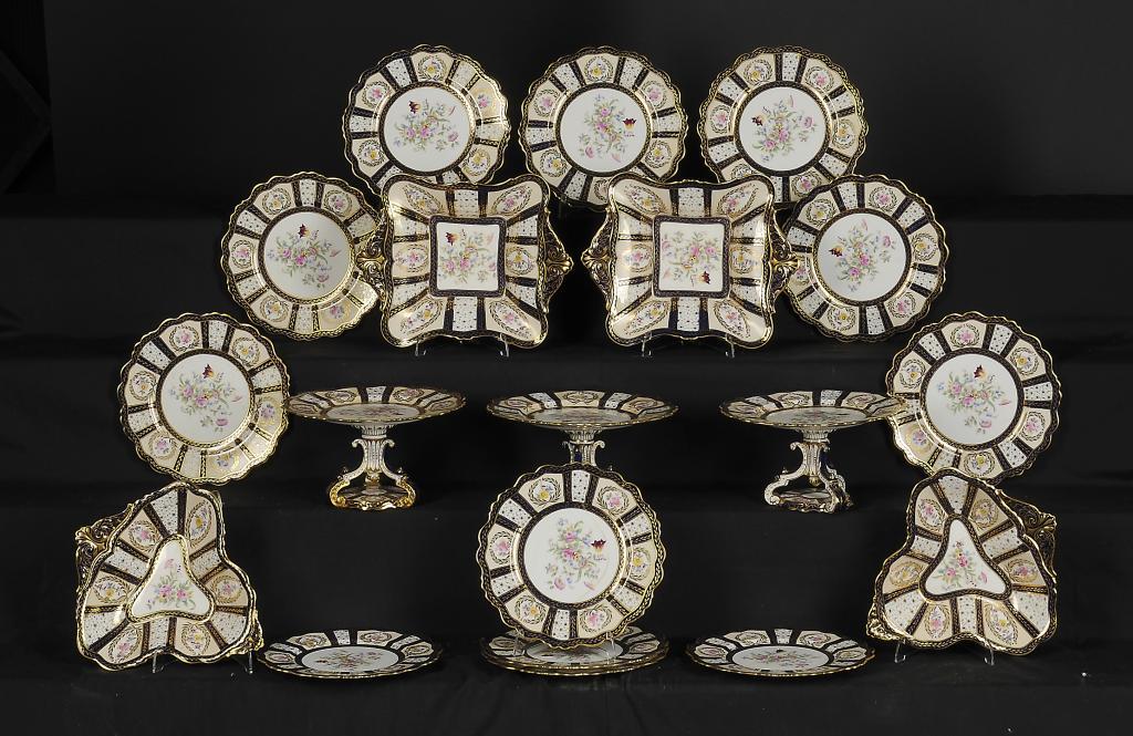 A PARAGON QUEEN MARY PATTERN DESSERT SERVICE, C1920 including three tazze, printed and painted