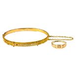 A DIAMOND BRACELET IN GOLD, MARKED 15 (ONE DIAMOND DEFICIENT) AND A DIAMOND GYPSY SET RING IN