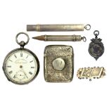 A SILVER LEVER WATCH, CHESTER 1898, A SILVER VESTA CASE, TWO PENCILS, A MIZPAH BROOCH AND A FOB