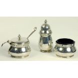 A GEORGE VI SILVER THREE PIECE CONDIMENT SET, BLUE GLASS LINERS, BIRMINGHAM 1951, 3OZS 10DWTS