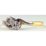 A DIAMOND CROSSOVER RING IN GOLD, MARKED 18CT PLAT, 2.3G