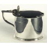 A GEORGE IV SILVER DRUM MUSTARD POT, BLUE GLASS LINER, LONDON 1825, 5OZS