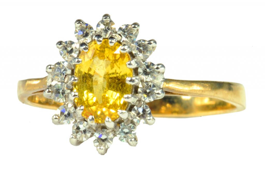 A GEM SET 9CT GOLD RING, 1.8G