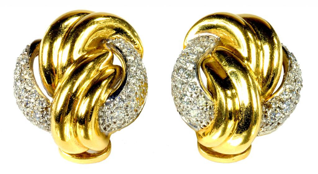 A PAIR OF DIAMOND PAVE SET TWO COLOUR GOLD KNOT EARRINGS, MARKED 750, 17.5G