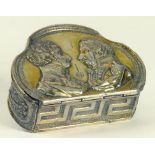 A CONTINENTAL PARCEL GILT SILVER SNUFF BOX, THE LID EMBOSSED WITH PORTRAITS OF WELLINGTON AND
