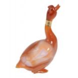 A GOLD MOUNTED HARDSTONE CARVING, 1930S OR LATER of agate in the form of a tufted goose gorged in