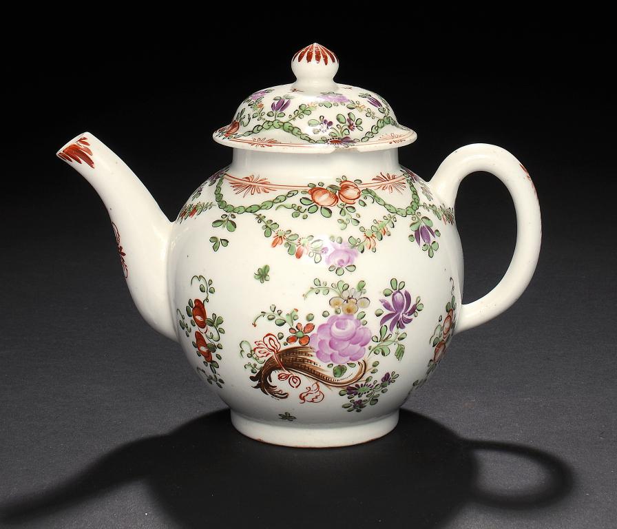 A LOWESTOFT POLYCHROME TEAPOT AND COVER, C1780-1800 enamelled with a Curtis pattern, 14cm h ++Chip