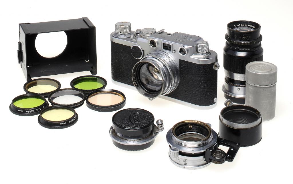 A LEICA IIIf CAMERA,  NO 652393  with Leitz Summitar f2 5cm, Elmar f3.5 3.5cm and Elmar f4 9cm