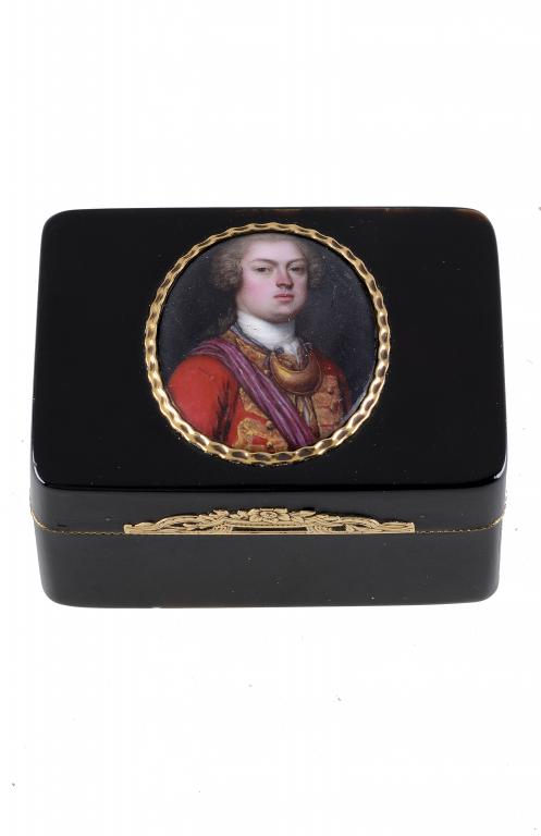 A GOLD MOUNTED TORTOISESHELL SNUFF BOX, C1780 THE MINIATURE TO THE LID MID 18TH C  inset with a fine