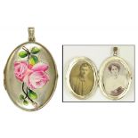 A SILVER AND ENAMEL LOCKET, THE LID PAINTED WITH ROSES, CIRCA 1900