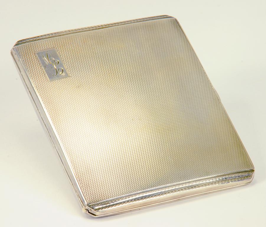 A GEORGE VI SILVER CIGARETTE CASE, ENGINE TURNED, BIRMINGHAM 1946, 4OZS