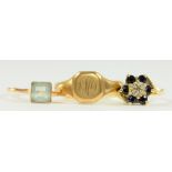 A GOLD SIGNET RING AND TWO GEM SET GOLD RINGS, 5.6G GROSS