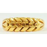 A GOLD ENTWINED RING, MARKED 18CT, 5.6G