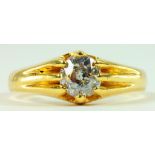 A DIAMOND GENTLEMAN'S RING WITH AN OLD CUT CUSHION SHAPED DIAMOND IN GOLD, 5.8G