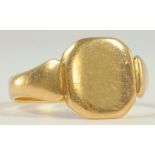 AN 18CT GOLD SIGNET RING, BIRMINGHAM 1930, 5G