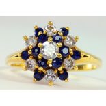 A SAPPHIRE AND DIAMOND CLUSTER RING IN 18CT GOLD, 3.4G GROSS