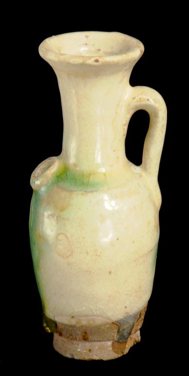 A CHINESE EARTHENWARE WATER DROPPER, TANG DYNASTY  covered in a cream glaze splashed in green and - Image 3 of 3