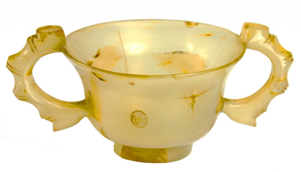 A CHINESE AGATE CUP, 19TH C  with thinly carved and flared bowl, the handles in the form bamboo,