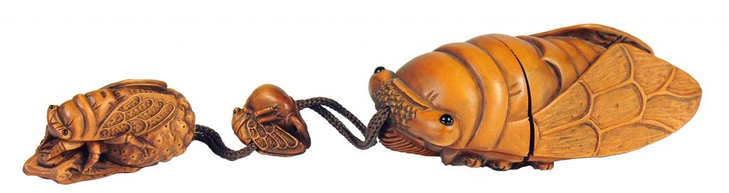 A JAPANESE BOXWOOD INRO IN THE FORM OF A CICADA WITH OJIME AND NETSUKE, 20TH C  inro 11cm h ++ In