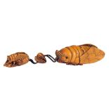 A JAPANESE BOXWOOD INRO IN THE FORM OF A CICADA WITH OJIME AND NETSUKE, 20TH C  inro 11cm h ++ In