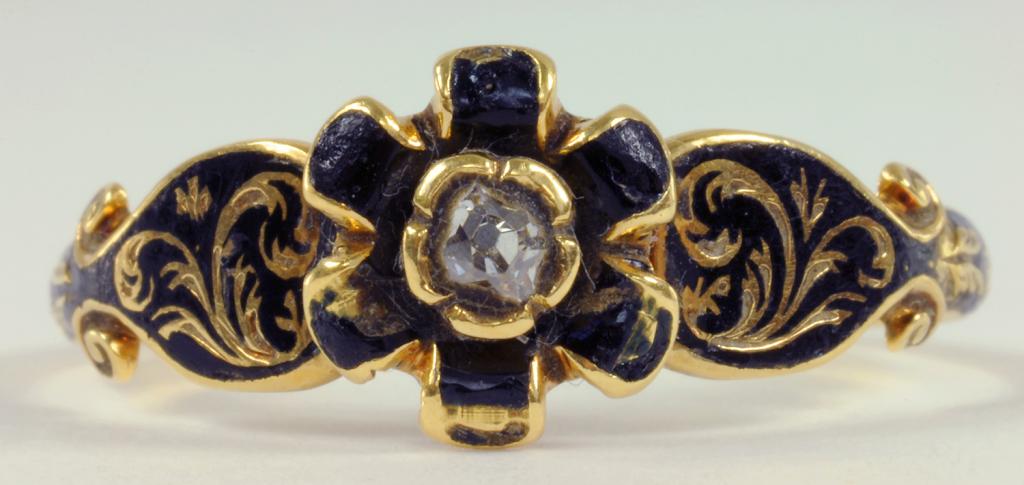 A VICTORIAN DIAMOND 18CT GOLD AND BLACK ENAMEL MOURNING RING, BIRMINGHAM 1852, 2.6G