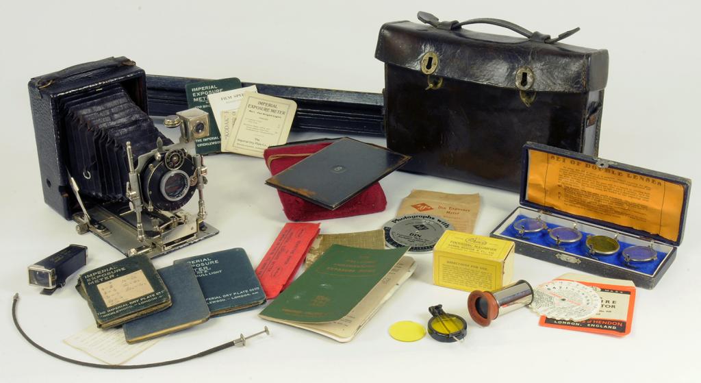 A 'CAMEO' QUARTER PLATE CAMERA WITH A QUANTITY OF BLACK PAINTED METAL PLATE HOLDERS IN LEATHER