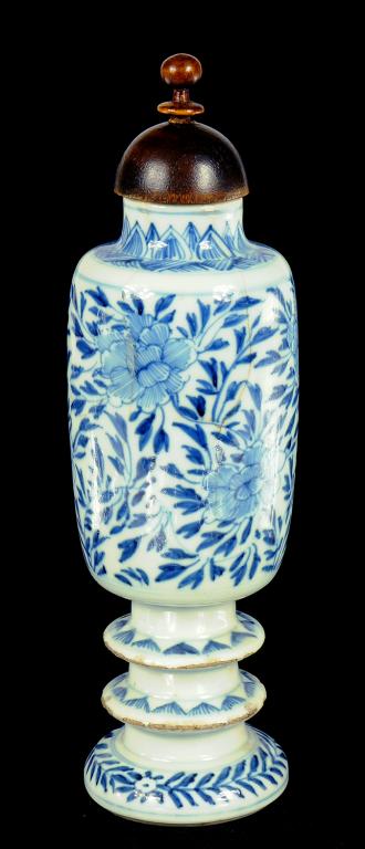 A CHINESE BLUE AND WHITE CYLINDRICAL VASE, KANGXI  on double knopped foot, painted with peonies,
