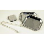 A PAIR OF GEORGE V SILVER ASHTRAYS, LONDON 1928, A SILVER VESTA CASE AND A PAIR OF SILVER SUGAR