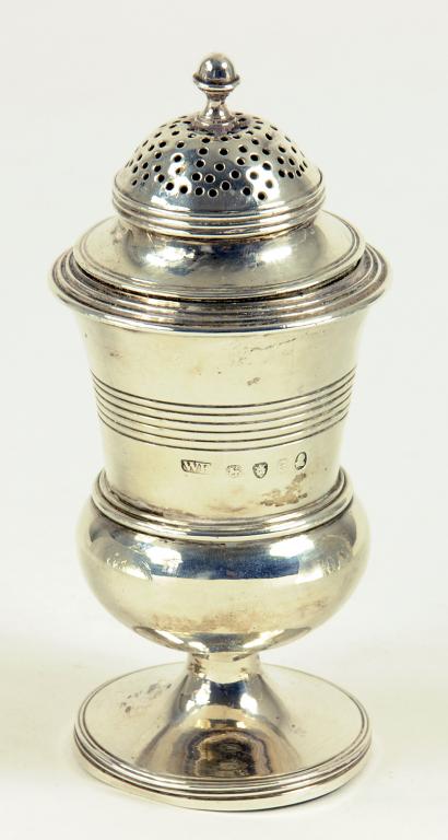 A GEORGE IV SILVER PEPPER CASTER AND COVER OF CAMPANA FORM ON REEDED FOOT, LONDON 1820, 2OZS 10DWTS