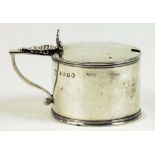 A GEORGE IV SILVER DRUM MUSTARD POT, BLUE GLASS LINER, LONDON 1821, 3OZS 10DWTS