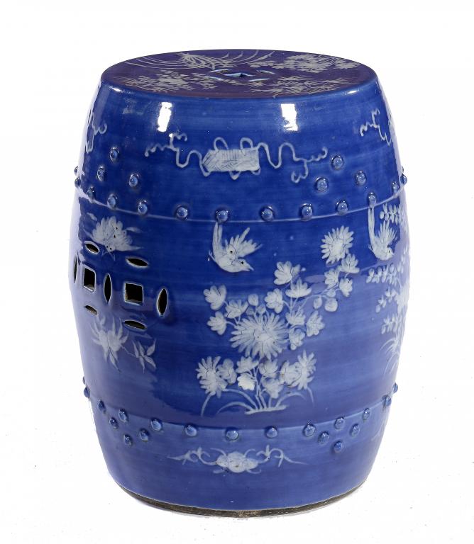 A CHINESE BLUE AND WHITE GARDEN SEAT, 19TH/20TH C  painted with birds, bats, flower sprays and