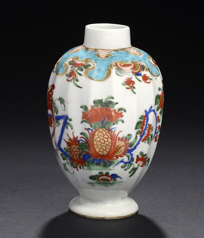 A WORCESTER FLUTED JABBERWOCKY PATTERN TEA CANISTER, C1768-75 12cm h, fretted square ++Light wear