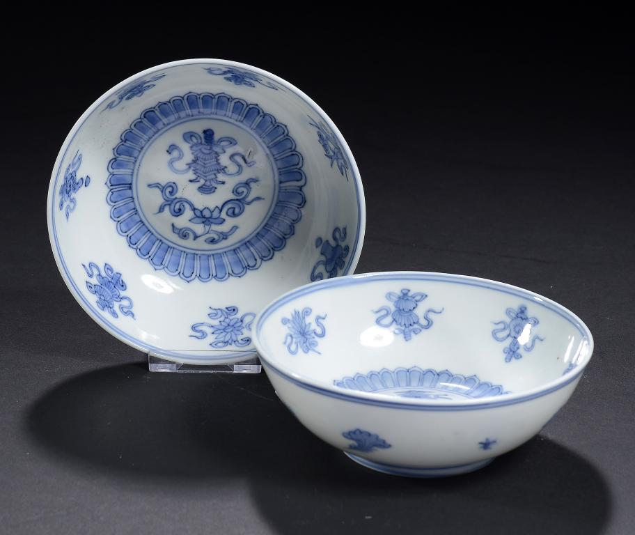 A PAIR OF CHINESE BLUE AND WHITE BOWLS with auspicious objects to the interior and lingzhi to the