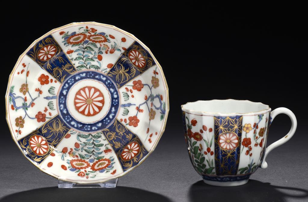 A WORCESTER FLUTED QUEEN'S PATTERN COFFEE CUP AND SAUCER, C1768-75 saucer 11.5cm diam, fretted