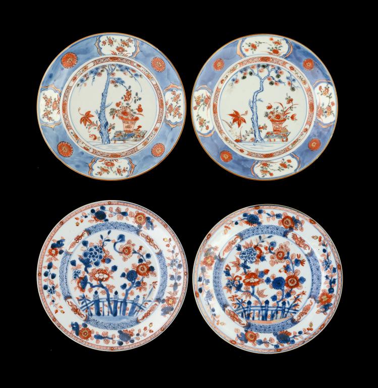 TWO PAIRS OF CHINESE IMARI PLATES, 18TH C   that with blue border painted with pine trees with green