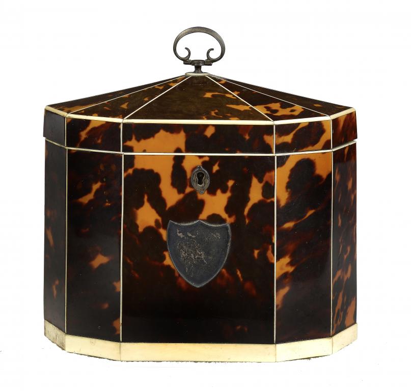 A GEORGE III TORTOISESHELL TEA CADDY, C1800 decagonal with ivory stringing and silver mounts, 13cm h