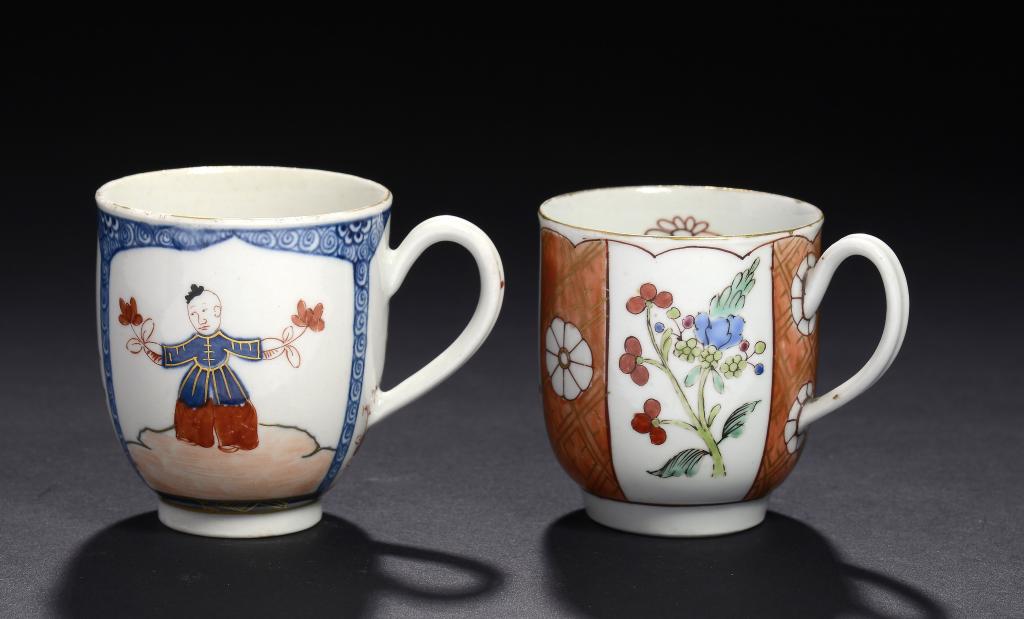 A WORCESTER SCARLET JAPAN PATTERN COFFEE CUP, OUTSIDE DECORATED, POSSIBLY AT THE LONDON ATELIER OF